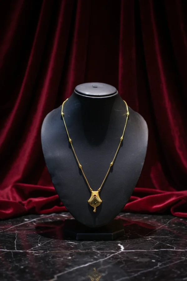Traditional Gold Tone Minimal Pendant Chain